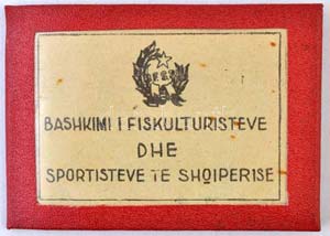 Albánia 8db sportkitüntetés és kitűző, ... 