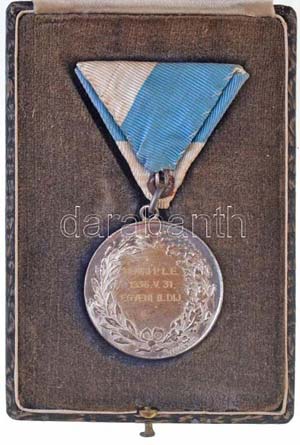 1936. Lövész díjérem, ezüstözött ... 