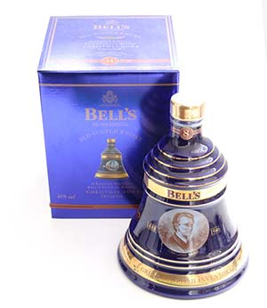 Whisky - Bells Decanter - Christmas 2004    ... 