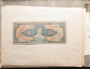 WORLD. Set of 86 banknotes hinged in an old ... 