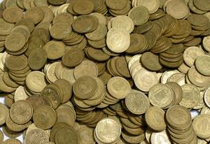 Lot made up of hundreds of 1 peseta coins ... 