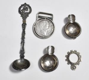 Set of 5 silver pieces, 4 of them are based ... 