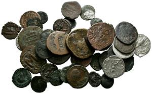 Conjunto de 44 monedas antiguas en su gran ... 