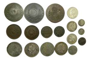 AMERICA. Lote de 18 monedas de diversos ... 