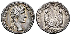Augusto. Denario. 7-6 a.C. Lugdunum. ... 