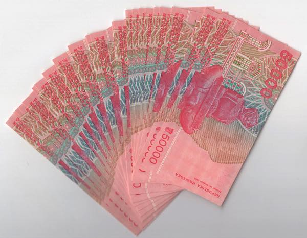 Croazia - Mazzetta da 38 banconote ... 