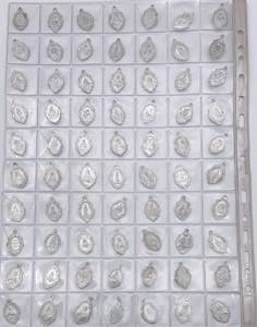 Lotto di 70 medagliette votive in alluminio ... 