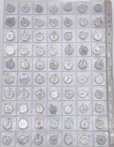 Lotto di 70 medagliette votive in alluminio ... 