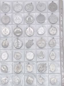 Lotto di 35 medagliette votive in alluminio ... 