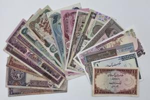 Paesi Arabi - lotto di 17 banconote - anni e ... 