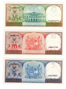 Suriname - lotto di 3 banconote - anni e ... 