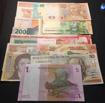 Total 15 UNC banknotes ... 