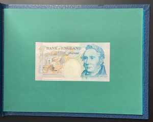 (Total 2 banknotes), Queen Elizabeth II. ... 