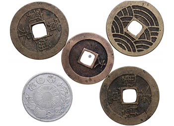 1600-1800. Japón. 5 monedas,1 y 4 ... 