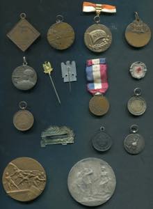 Sport - Lot of 16 medals and pins, period ... 