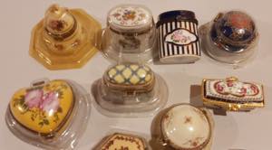 Pillboxes - Set of 11 pillboxes in glazed ... 
