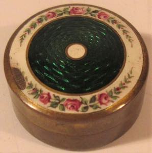 Pill box with enameled lid in 2 colors and ... 