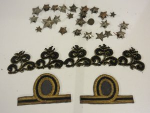 Militaria - Buttons with and ... 