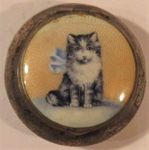 Pill box, with enameled lid with cat figure.