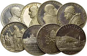 Vaticano. Lotto di otto medaglie.  Pio XII, ... 