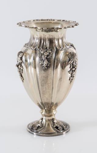 Italia XX secolo. Vaso in argento ... 