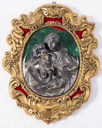 Madonna con bambino in argento. ... 