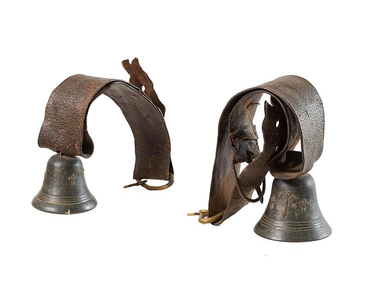 Coppia di campane in bronzo ... 