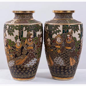 Coppia di vasi in maiolica. Giappone, XX ... 