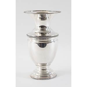 TIFFANY&Co., New York. Vaso in argento 925. ... 