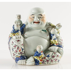 Figura di Buddha seduto contornato da ... 