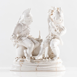 Due soldati, scultura in porcellana. ... 