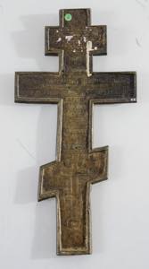 Antica croce in bronzo e smalti. ... 