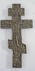Antica croce in bronzo e smalti. ... 