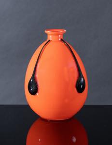 Piccolo vaso a bollo in vetro arancione con ... 