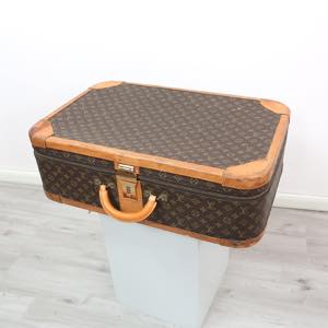LOUIS VUITTON ... 