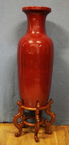 Grande vaso in porcellana rossa. ... 