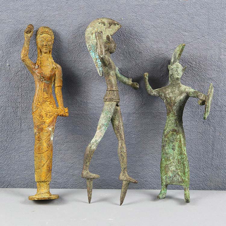 Lotto di tre sculture in bronzo ... 