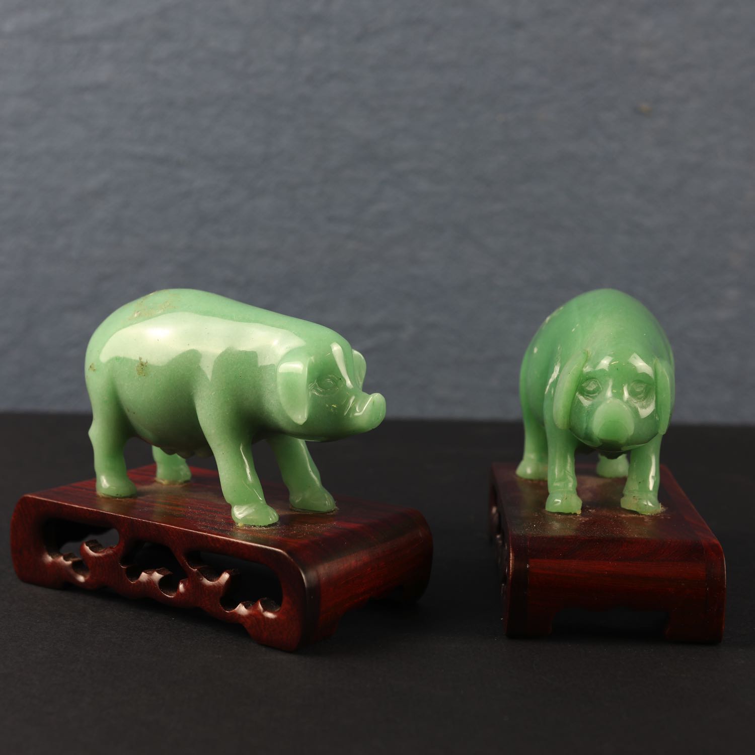 Due sculture in giada verde ... 