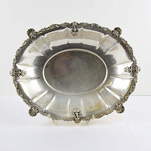 Centrotavola ovale in argento con interno ... 