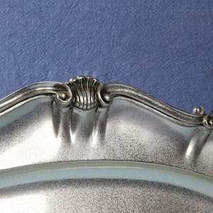 Vassoio ovale in argento con borgo ... 