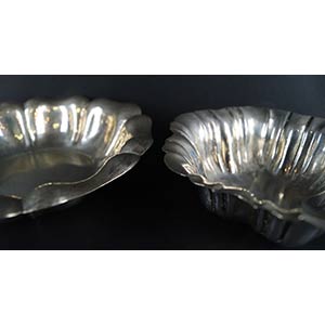 Due bowl in argento con bordo alto ... 