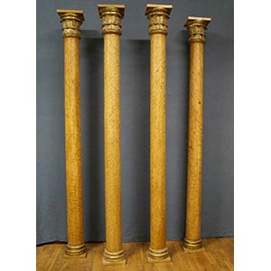 Quattro colonne in legno laccato e ... 
