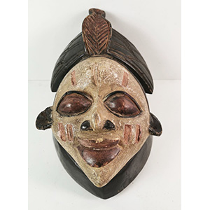 Maschera di antica tradizione tribale. ... 