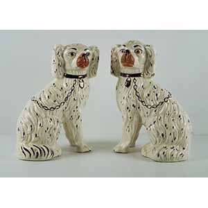 Coppia di sculture di cani in ceramica ... 