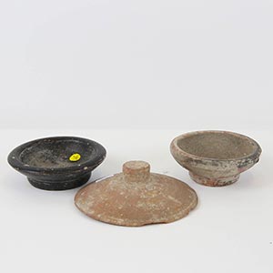 Lotto di coperchietto in ceramica etrusca ... 