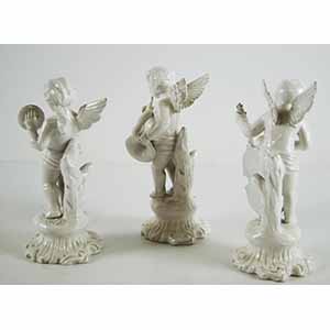 Tre sculture in porcellana bianca ... 