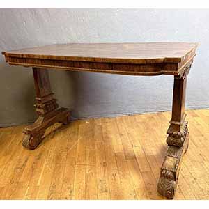 Tavolo in legno di palissandro con piano ... 