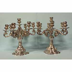 Coppia di candelabri di linea Luigi XIV in ... 