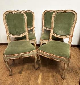Quattro antiche sedie di linea Luigi XV ... 