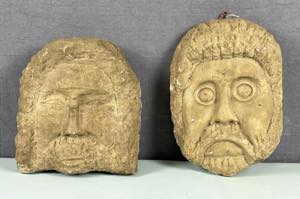 Lotto di due mascheroni in pietra ( cm 26x18 ... 